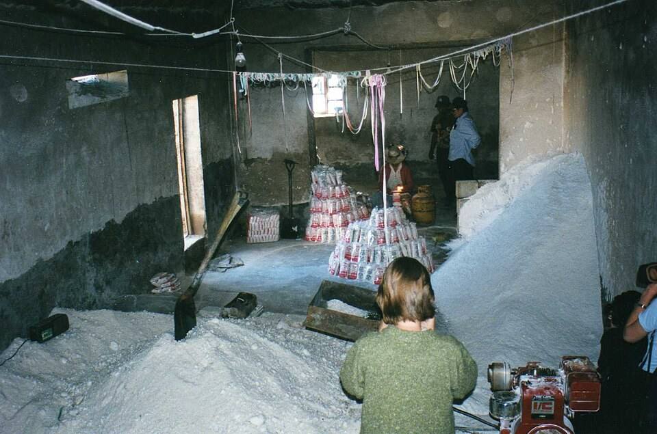 A Colchani salt workshop in a historical 1999 photograph.